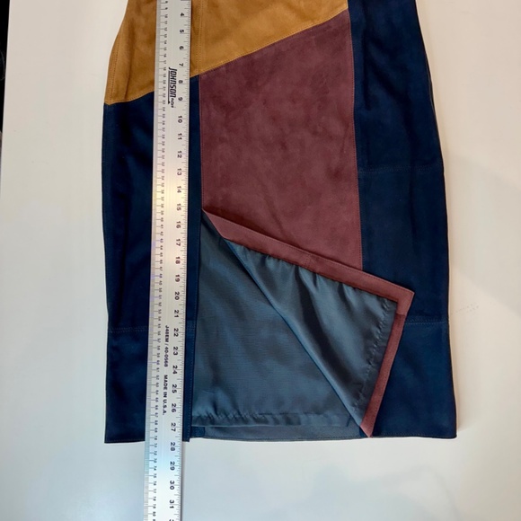 Worth New York, colorblock suede skirt navy/maroon/tan. Size 6, front kick. NEW! - Picture 6 of 10
